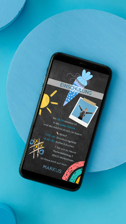 Digitale Einladung zur Einschulung – Tafel-Stil mit Kreidezeichnungen & Auswahl aus 6 Designs