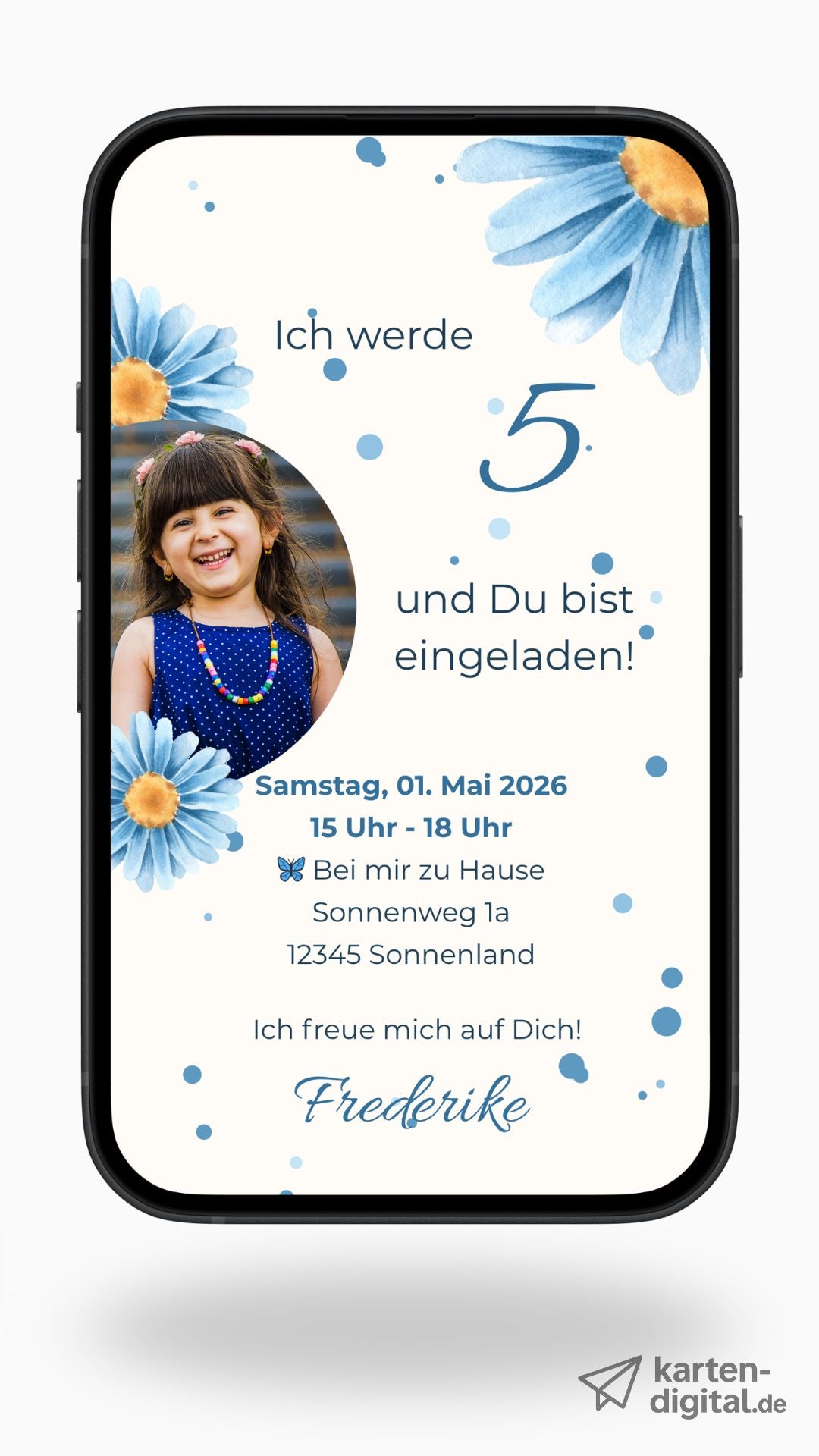 Digitale Geburtstagseinladung mit blauen Gänseblümchen und Foto – für kleine Blumenkinder