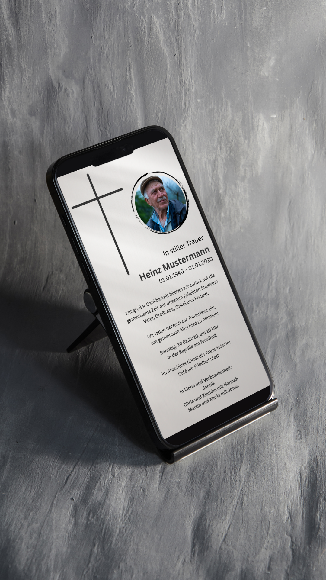 Digitale Trauerkarte mit Kreuz und Foto – klassisch und persönlich zur Beerdigung einladen