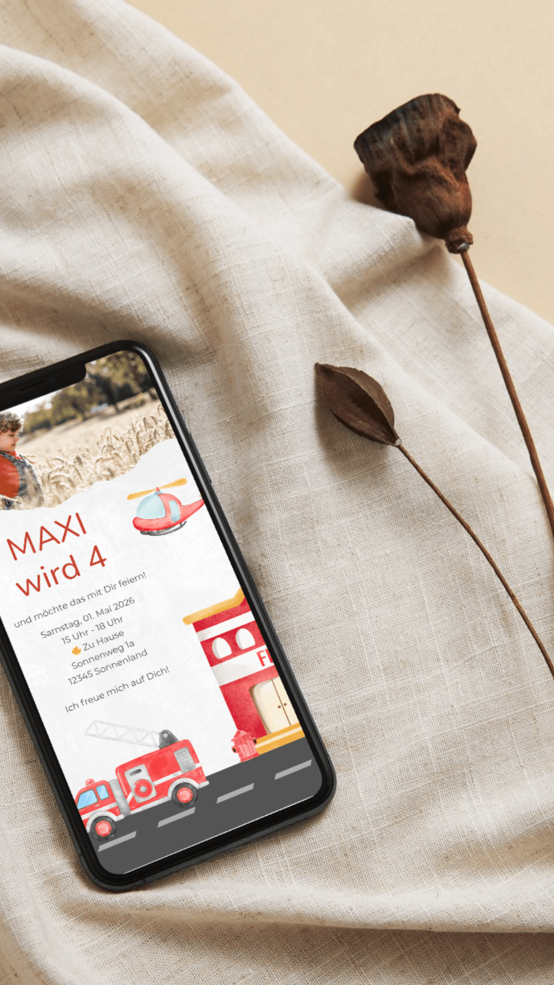 Digitale Geburtstagseinladung für Kinder – Feuerwehr - Design mit Foto & roten Fahrzeugen - karten - digital