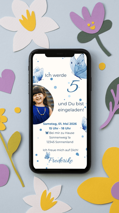 Digitale Geburtstagseinladung für Kinder – Schmetterlingskarte in Blau mit Foto - karten - digital