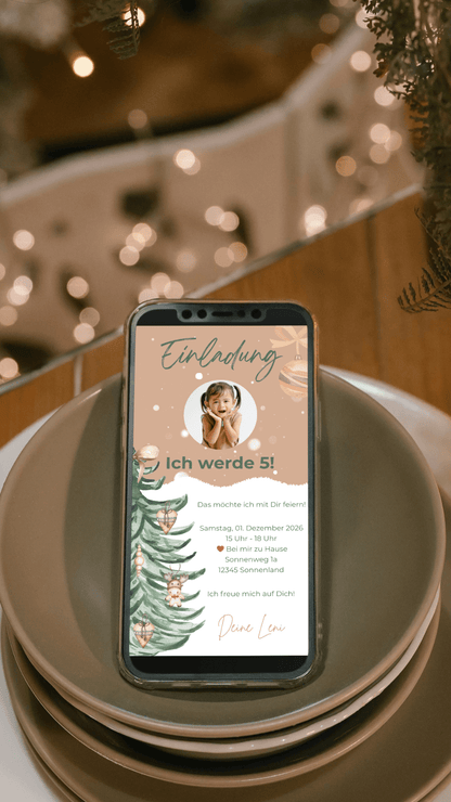 Digitale Geburtstagseinladung – Winterliches Design mit Tannenbaum & Herz - karten - digital