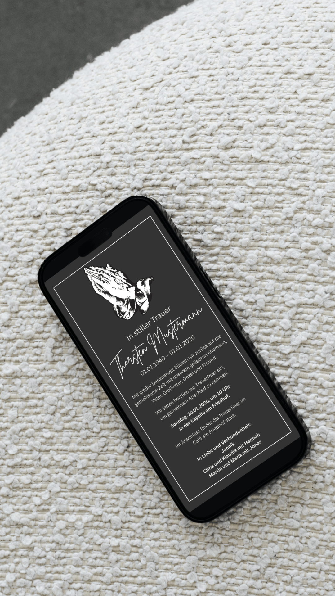 Digitale Trauerkarte mit betenden Händen – würdevoll Abschied nehmen und zur Beerdigung einladen - karten - digital